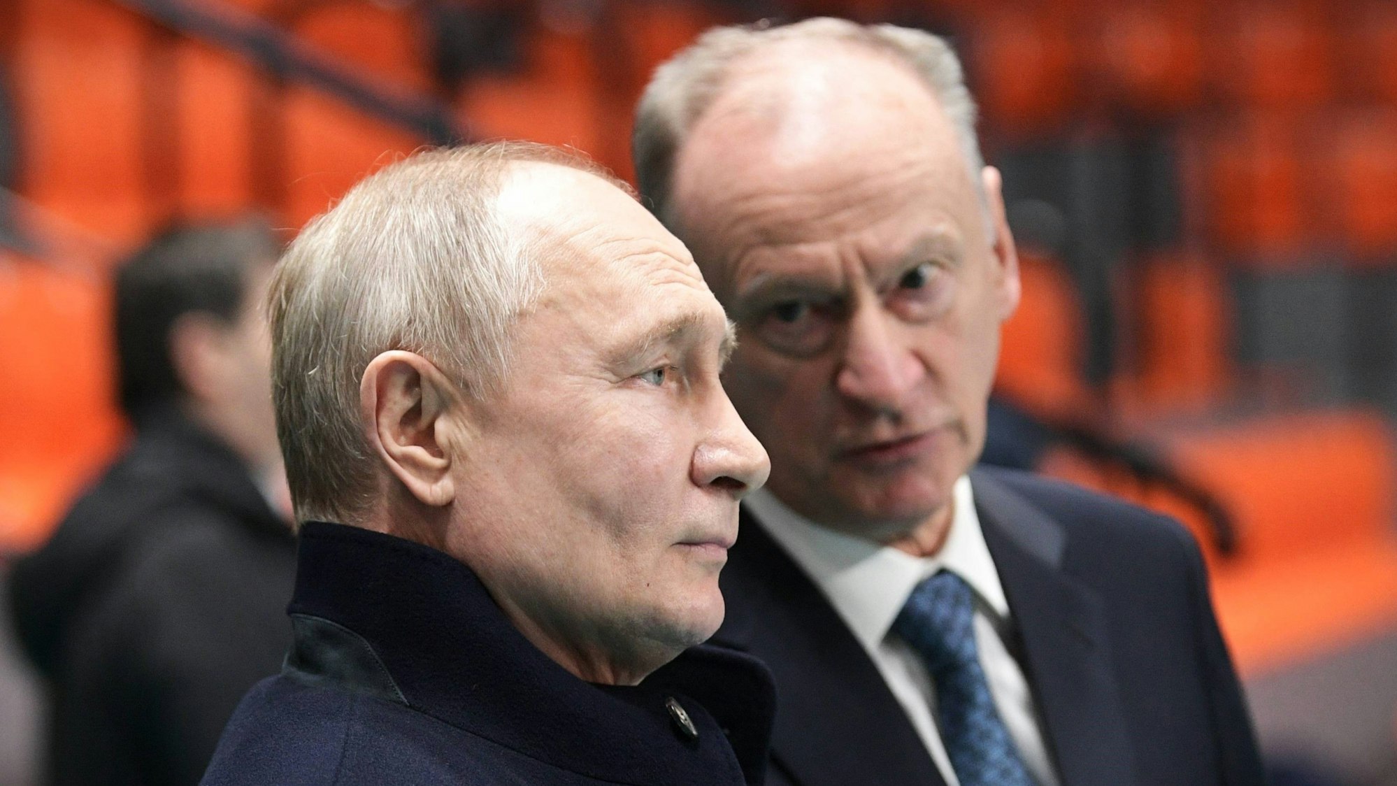 Kremlchef Wladimir Putin (l.) im Gespräch mit seinem engen Vertrauten und ehemaligen Chef des russischen Sicherheitsrates Nikolai Patruschew. (Archivbild)