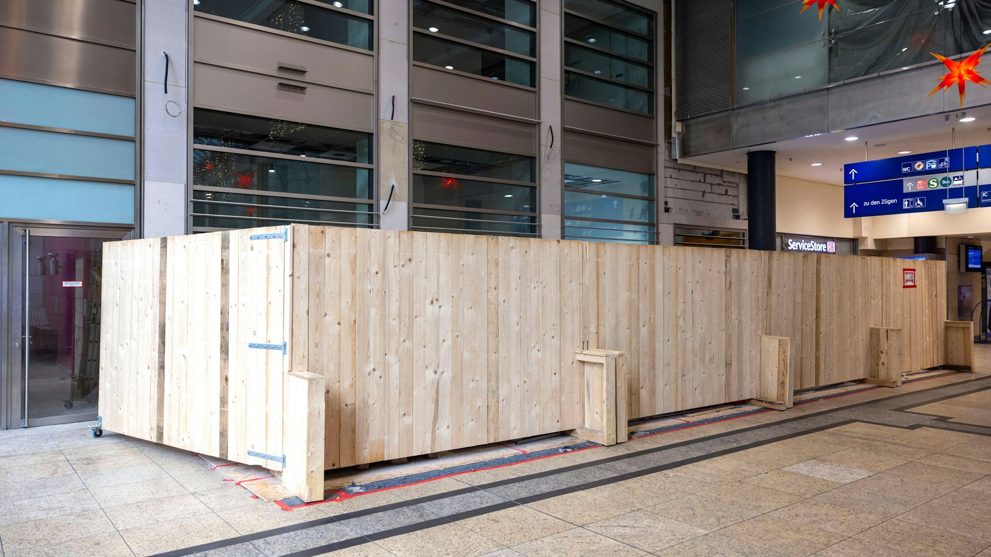 Dieser Anblick bleibt erstmal: Die neue Wache soll erst im Jahr 2025 eröffnet werden.