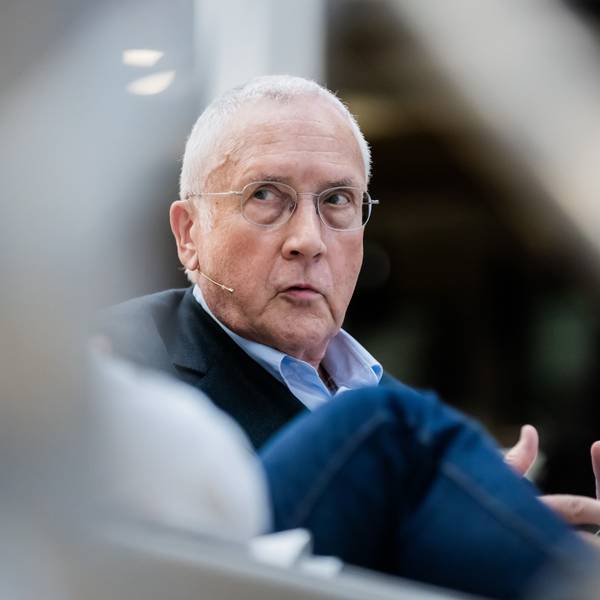Manfred Güllner, Geschäftsführer des Forsa-Instituts, nimmt an einer Gesprächsrunde teil.