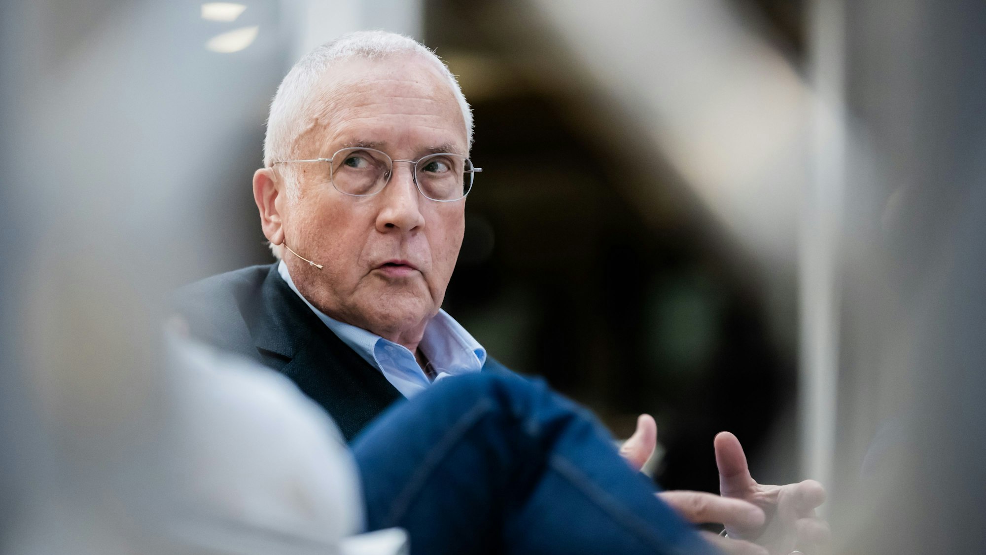 Manfred Güllner, Geschäftsführer des Forsa-Instituts, nimmt an einer Gesprächsrunde teil.