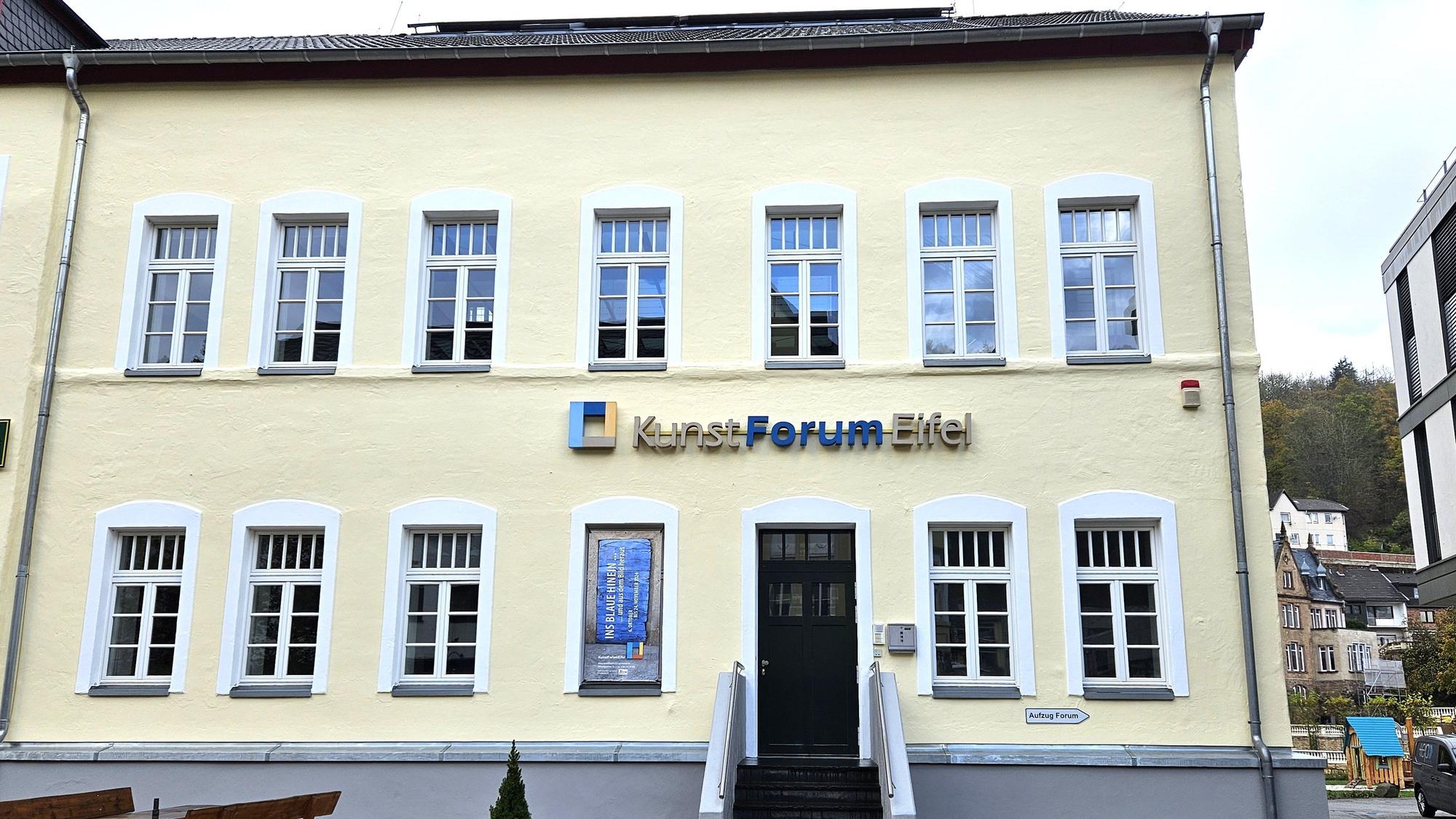 Blick auf das Kunstforum Gemünd.