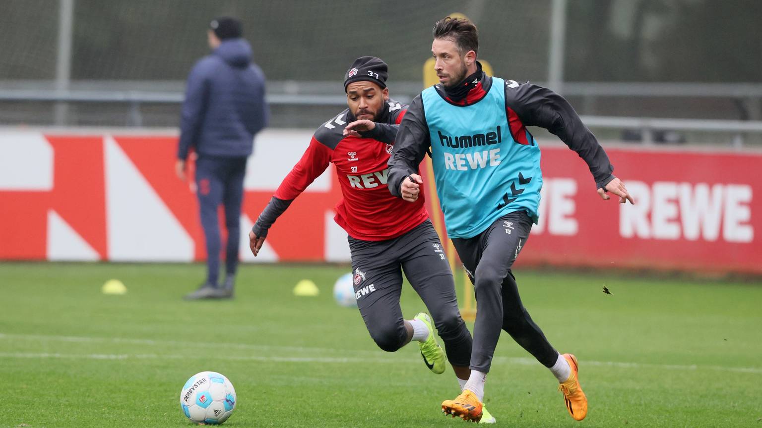 1. FC Köln, Training, von links: Linton Maina, Mark Uth (1. FC Köln), 06.11.2024, Bild: Herbert Bucco