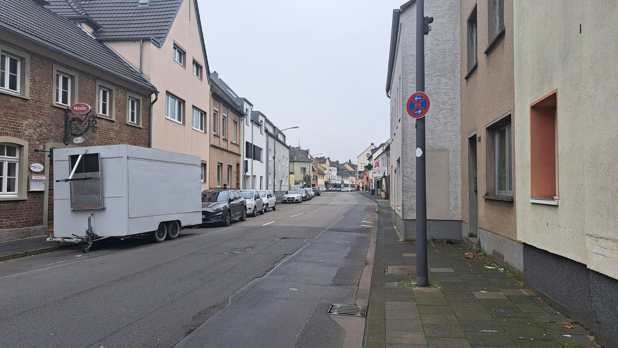 Berliner Straße mit schmalem Gehweg