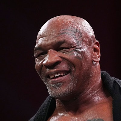 12.11.2024, USA, Irving: Mike Tyson reagiert nach dem Training vor seinem Boxkampf gegen Jake Paul. Foto: Julio Cortez/AP/dpa +++ dpa-Bildfunk +++