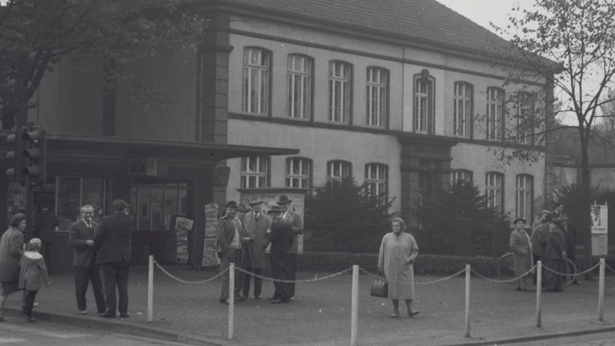 Auf dem Bild ist eine alte Ansicht von 1962 der Marienschule zu sehen.