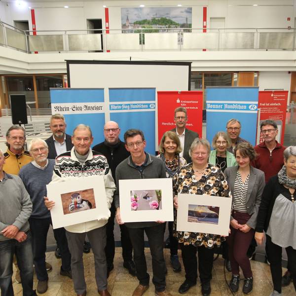 Preisverleihung beim Fotowettbewerb 2024 in der Kreissparkassen-Filiale in Siegburg.