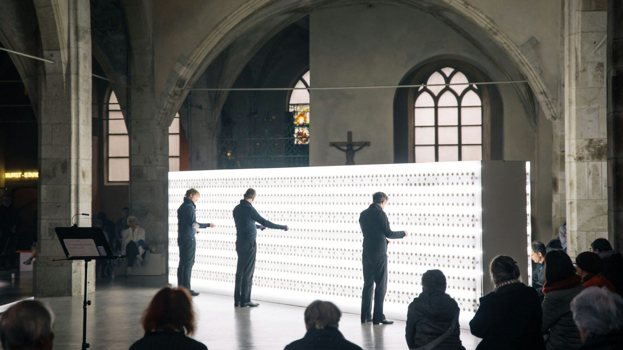 29.04.2023, 15:30 Uhr, Kunst-Station Sankt Peter
ACHT BRÜCKEN | Musik für Köln
Rebecca Saunders: Myriad III (2017/2022)
Konzertinstallation mit 2464 Spieluhren und neun Musiker:innen
ensemble mosaik
Simon Strasser | Oboe
Nathan Plante | Trompete
Chatschatur Kanajan | Violine
Sarah Saviet | Violine
Mathis Mayr | Violoncello
Niklas Seidl | Violoncello
Caleb Salgado | Kontrabass
Ernst Surberg | Klavier
als Gast: Marco Blaauw | Trompete
Copyright: ACHT BRÜCKEN / Jörn Neumann