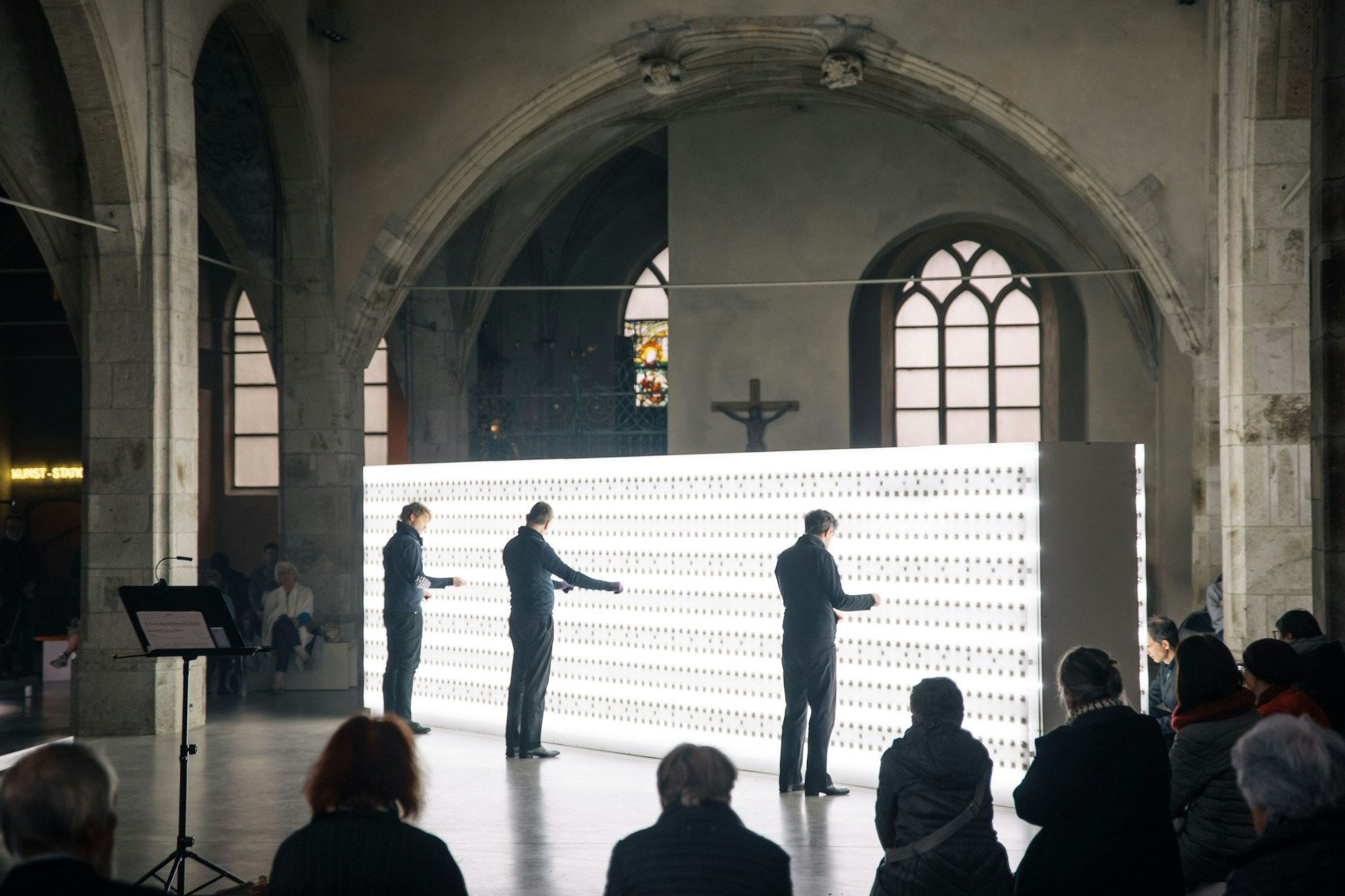 29.04.2023, 15:30 Uhr, Kunst-Station Sankt Peter
ACHT BRÜCKEN | Musik für Köln
Rebecca Saunders: Myriad III (2017/2022)
Konzertinstallation mit 2464 Spieluhren und neun Musiker:innen
ensemble mosaik
Simon Strasser | Oboe
Nathan Plante | Trompete
Chatschatur Kanajan | Violine
Sarah Saviet | Violine
Mathis Mayr | Violoncello
Niklas Seidl | Violoncello
Caleb Salgado | Kontrabass
Ernst Surberg | Klavier
als Gast: Marco Blaauw | Trompete
Copyright: ACHT BRÜCKEN / Jörn Neumann