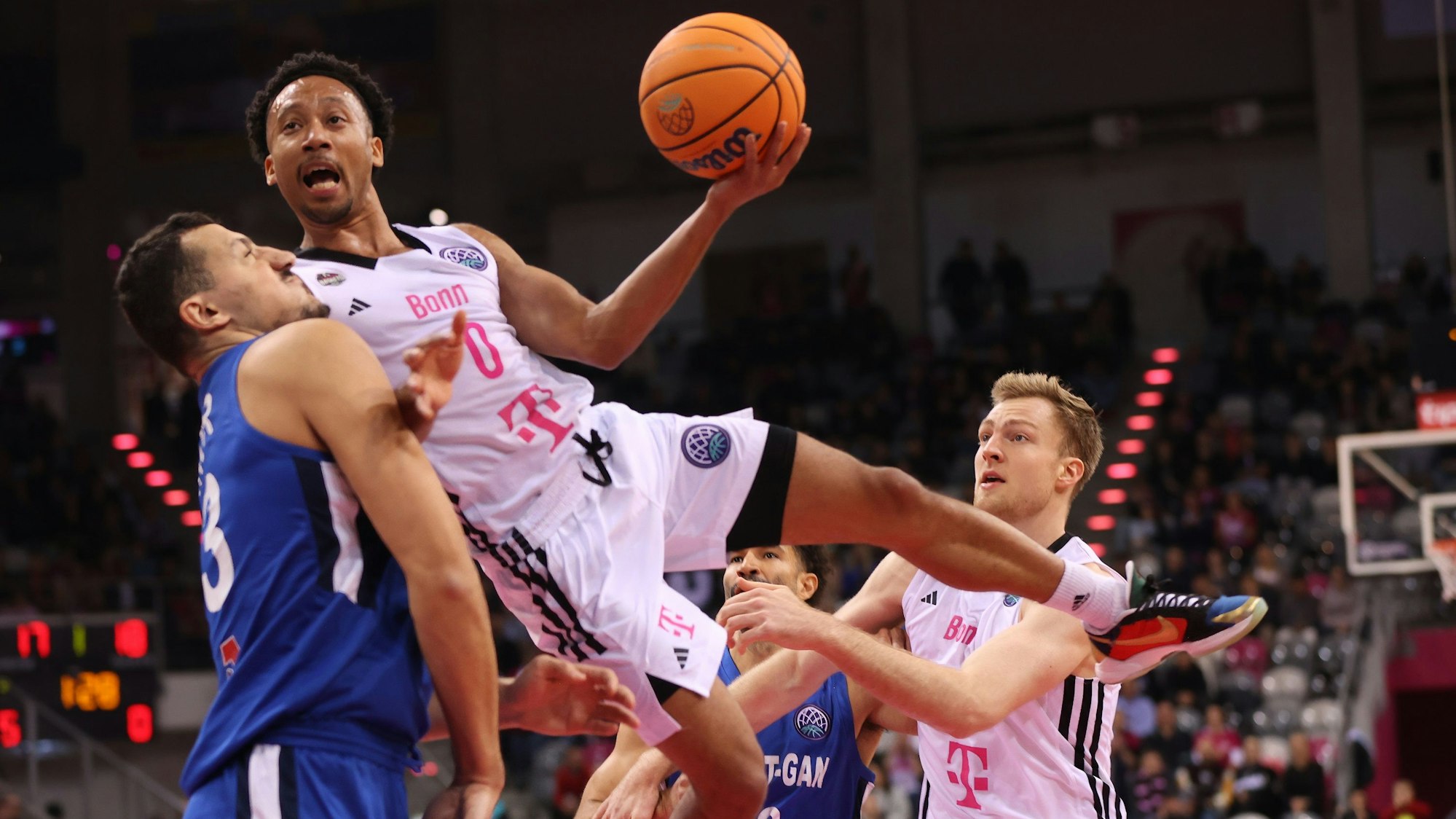 Kommt ein Spielmacher geflogen: Darius McGhee in vollem Einsatz gegen Ramat Gan.