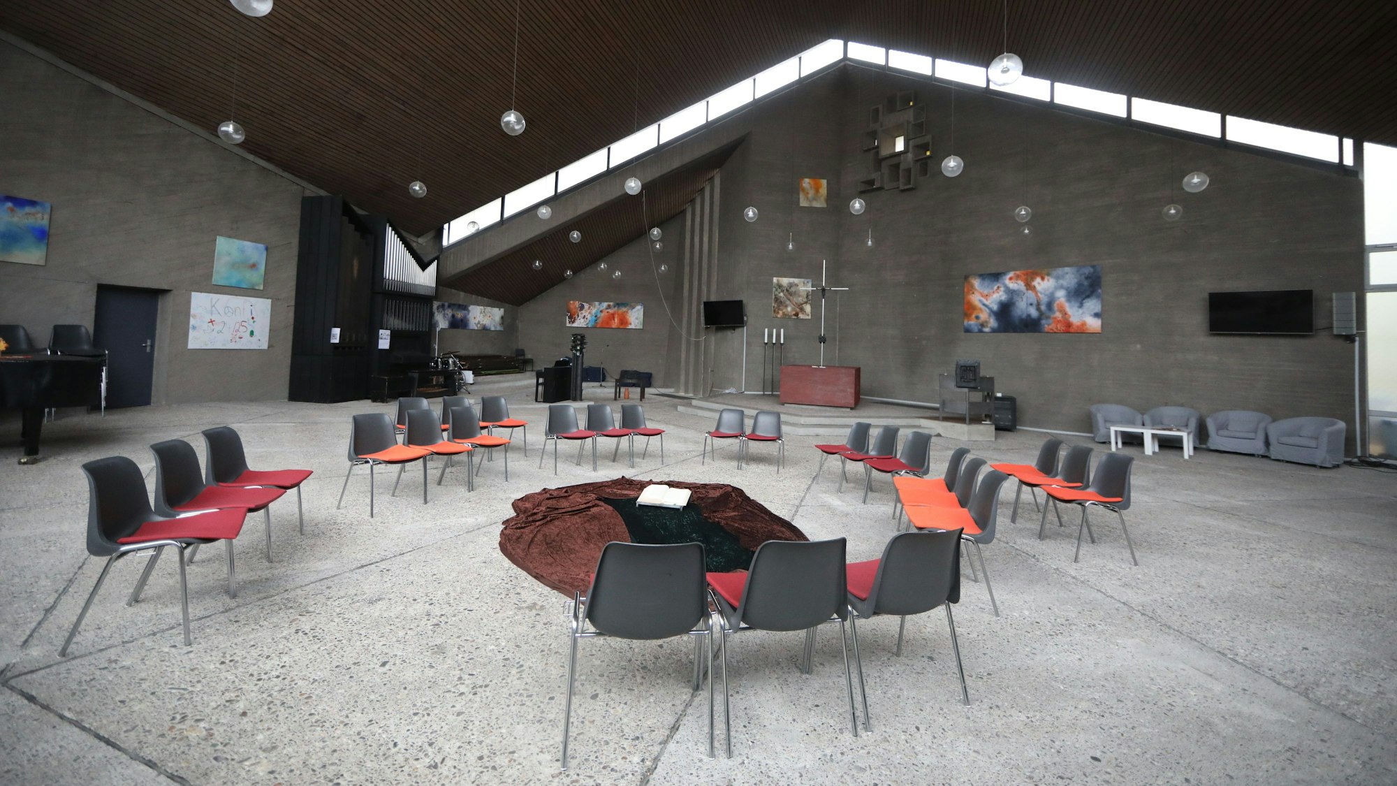 13.11.2024, Köln: Die Nathanaelkirche an der Escher Straße in Bilderstöckchen. Foto: Arton Krasniqi