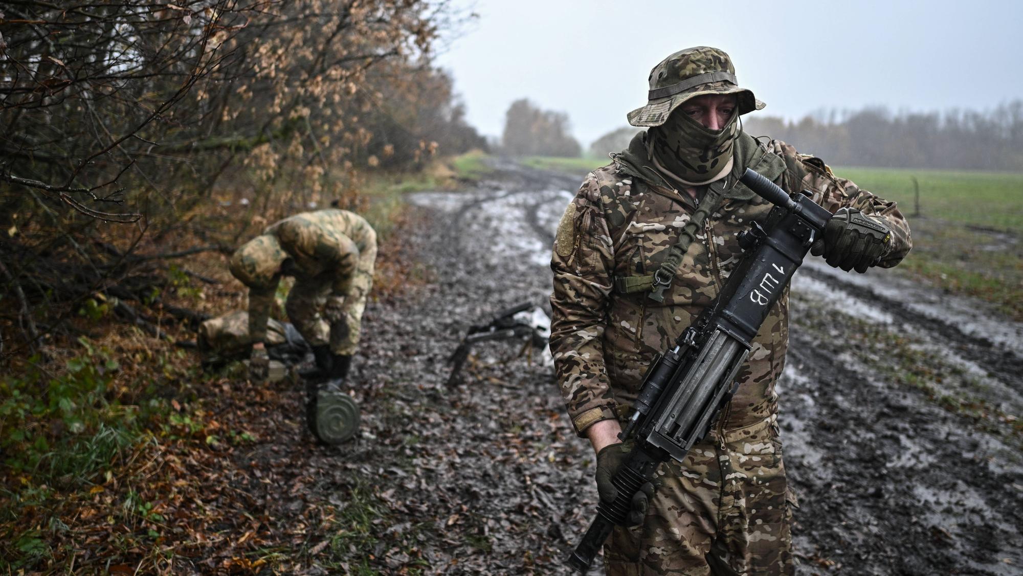 Russische Soldaten patrouillieren in der Grenzregion Kursk. (Archivbild)