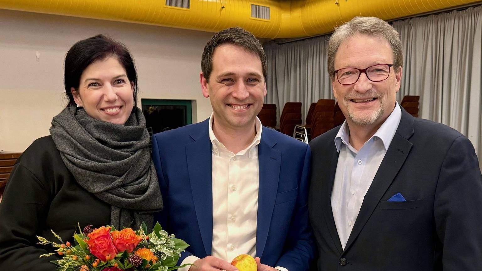 CDU-Kandidat Sven Schnieber
(Mitte) mit Frau Sabrina und Rainer Friedrich,
Vorsitzender CDU Meckenheim
