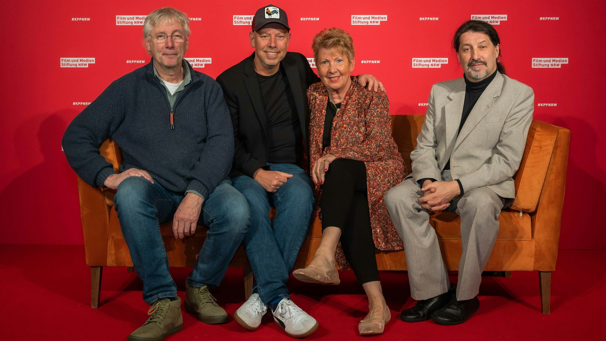 Zu sehen sind Hans-Jörg Blondiau vom Zoom-Kino Brühl (v.l.), Bernd Schmitz vom Capitol Theater Kerpen, Christa Jansen vom Berli-Theater in Hürth und Carsten Kurz vom Frechener Lindentheater.