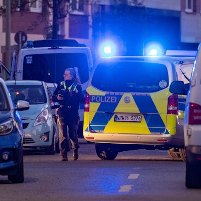 Die Polizei ermittelt nach einem schweren Motorradunfall. (Symbolfoto)
