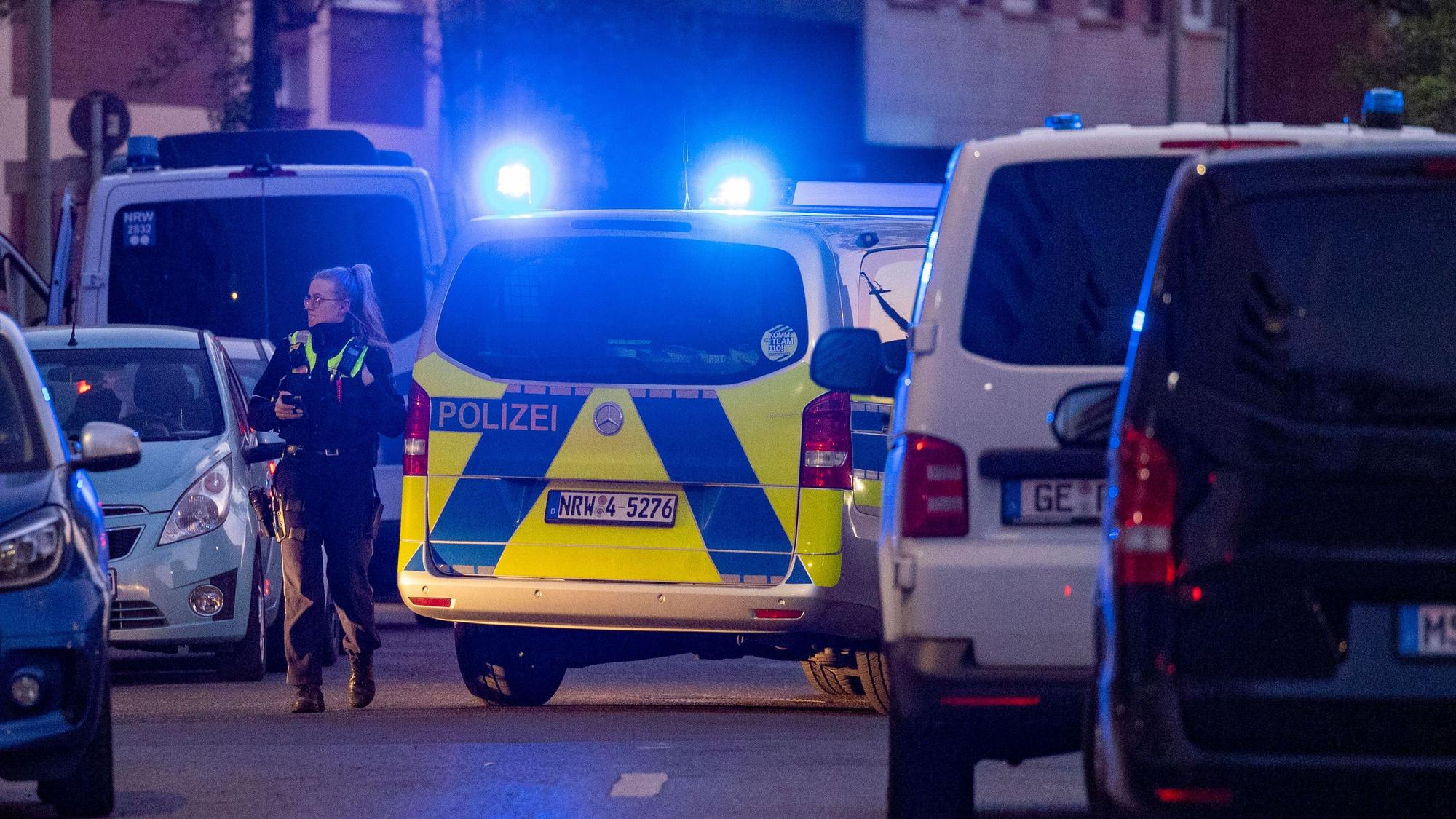 Ein Streit zwischen einem Rollstuhlfahrer und einem Radfahrer eskaliert. (Symbolfoto)