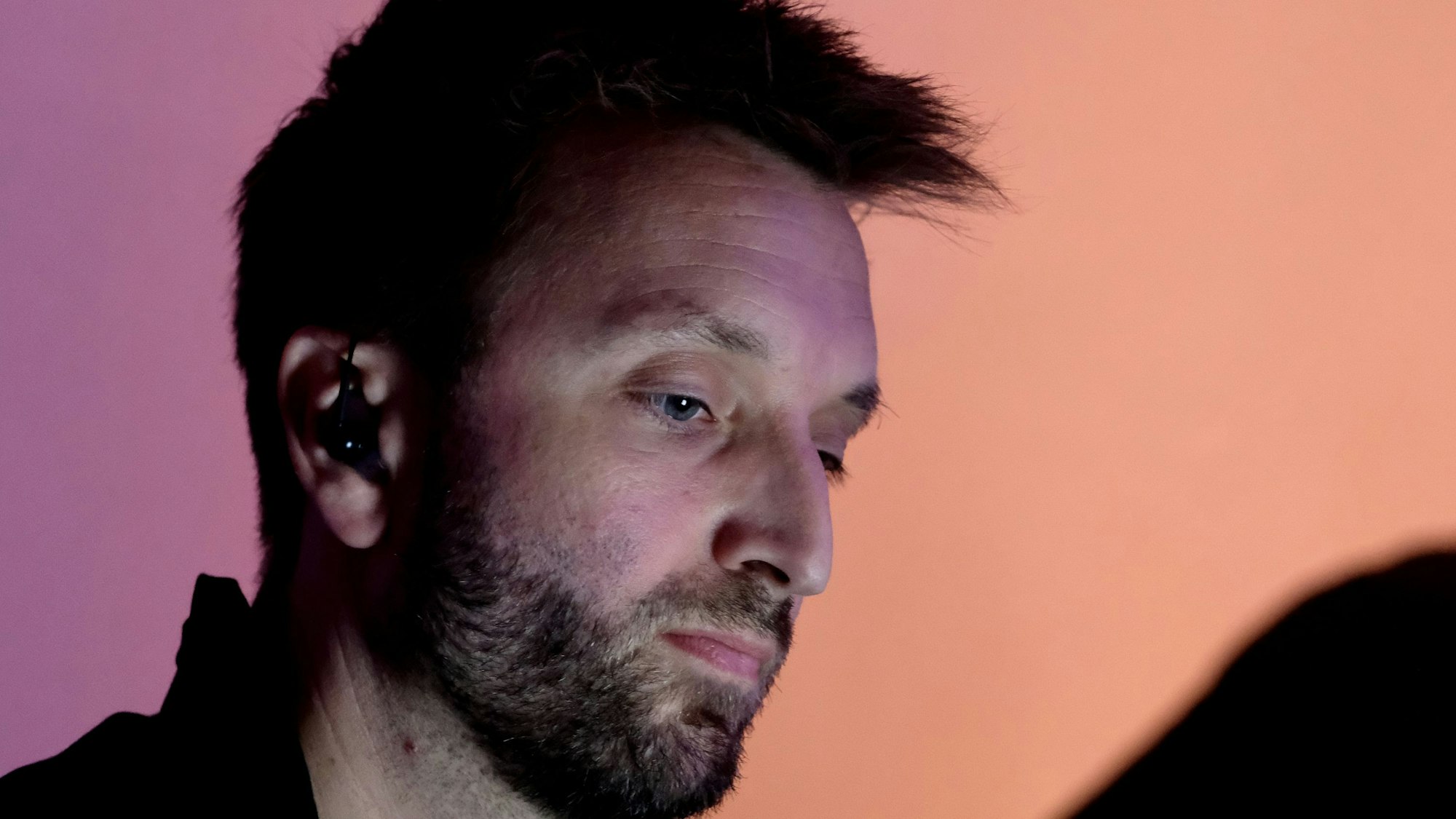 Der Pianist Fabian Sennholz hat auch schon für Tim Bendzko gearbeitet - im Studio ebenso wie auf der Live-Bühne.