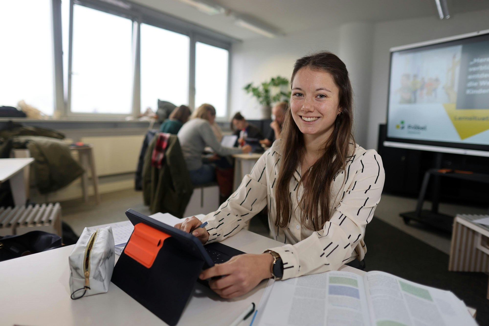 Gina Maria Rhiem lernt in der Fröbel-Akademie.