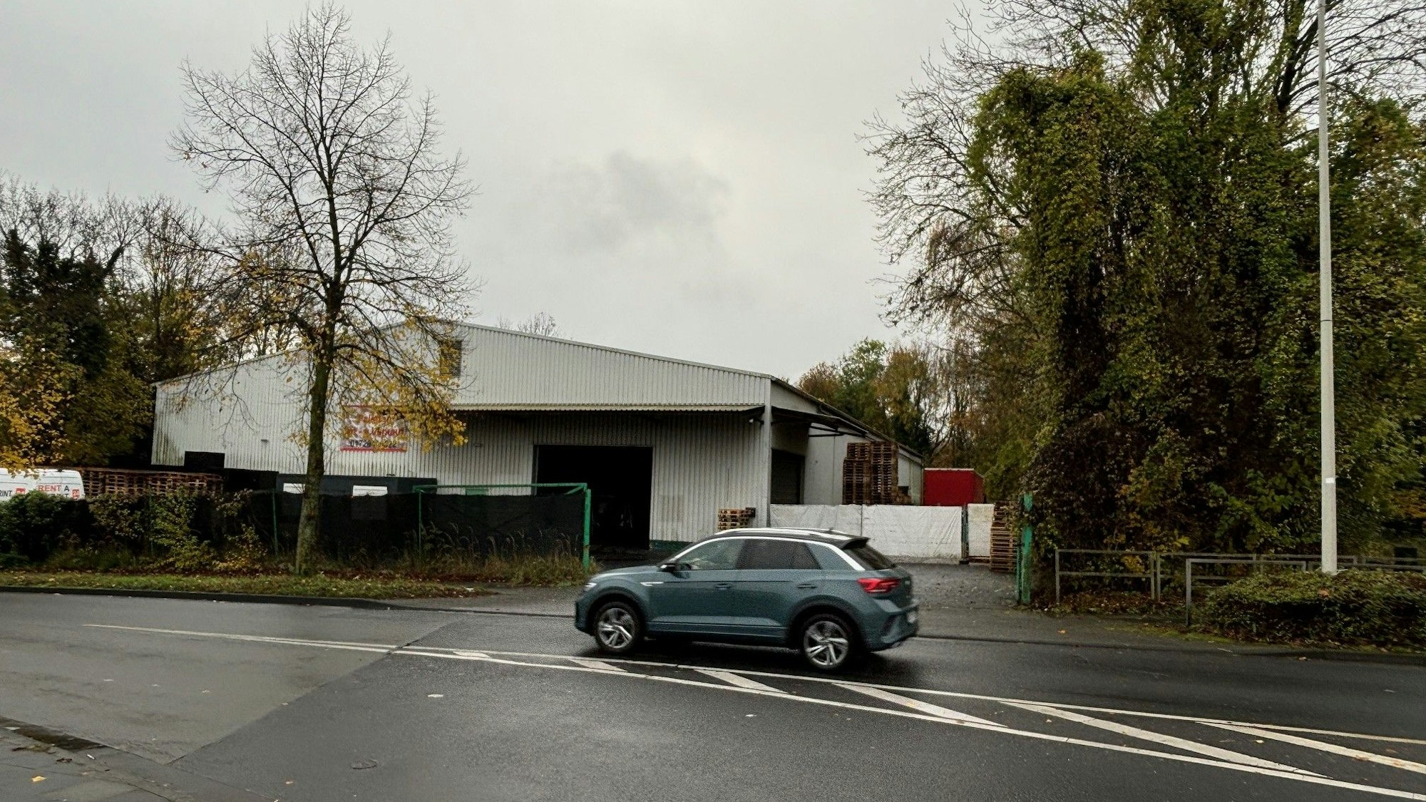 Auf dem Bild ist die ehemalige Gewerbehalle an der Hochstedenstraße zu sehen.