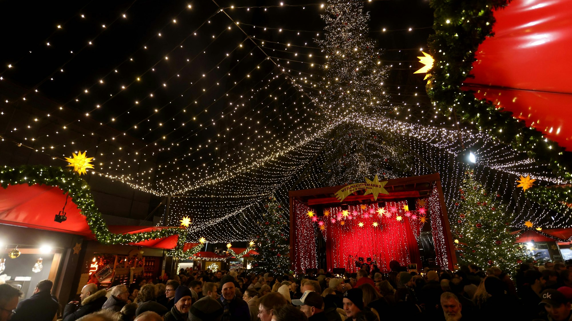 Der Weihnachtsmarkt am Kölner Dom.