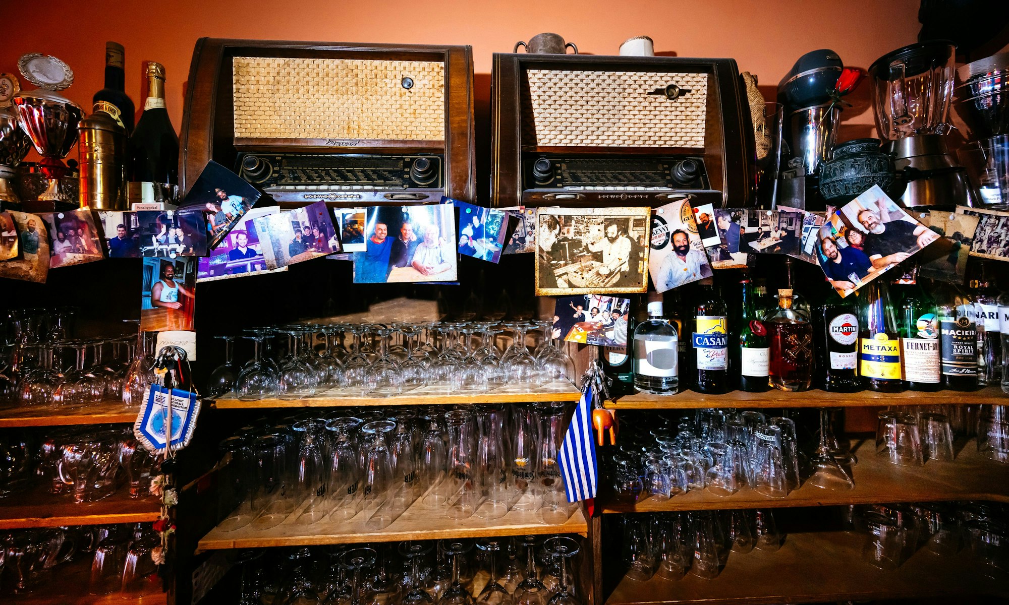 Die Theke trägt den Charme einer alten Eckkneipe.