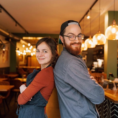 Die Geschwister Katja und Tom Schult leiten das vegane Restaurant Esskalation in Poppelsorf.