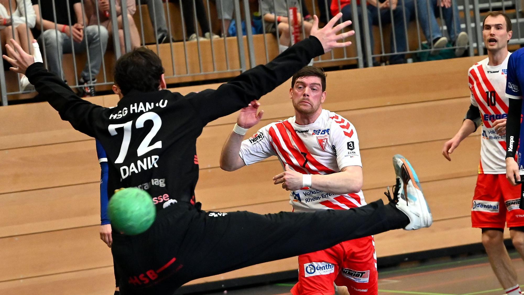 06.04.2024, Handball-Longericher SC-Hanau
rechts: Nico Pyszora (Longerich)
Foto: Uli Herhaus