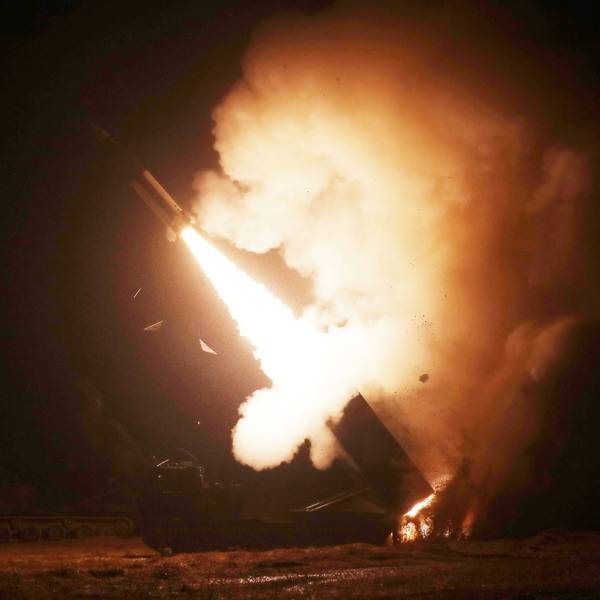 Eine ATACMS-Rakete wird bei einer Übung abgefeuert. Die Ukraine darf die Geschosse nun auch gegen Ziele in Russland einsetzen. (Archivbild)