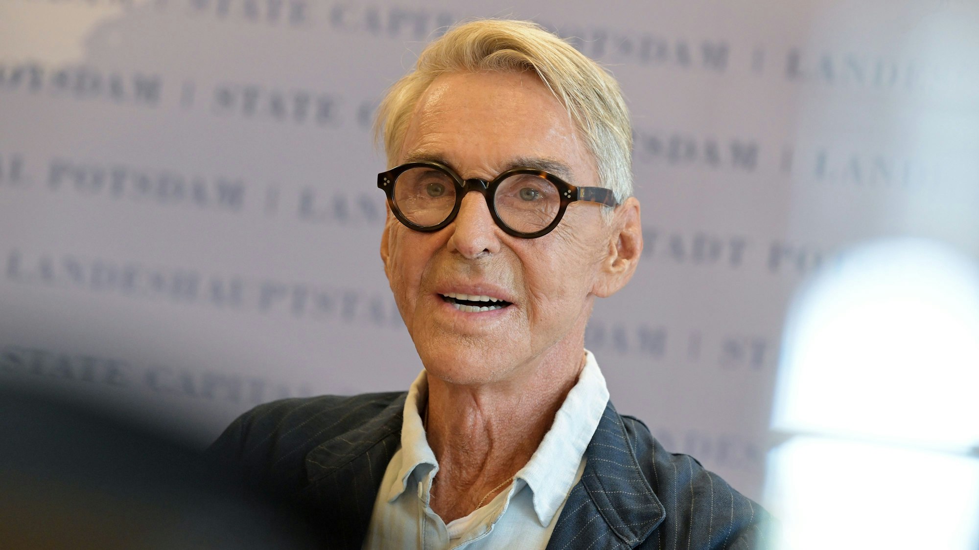 Der Potsdamer Modedesigner Wolfgang Joop bei einem Fototermin im Potsdamer Rathaus.