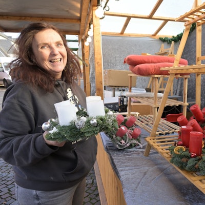Aussteller wie Cornelia Jakob räumen seit Montag ihre Stände ein.