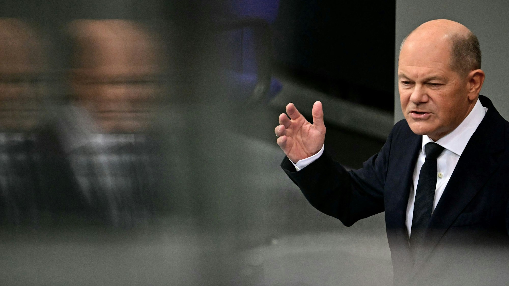 Bundeskanzler Olaf Scholz hält eine Rede im Bundestag.