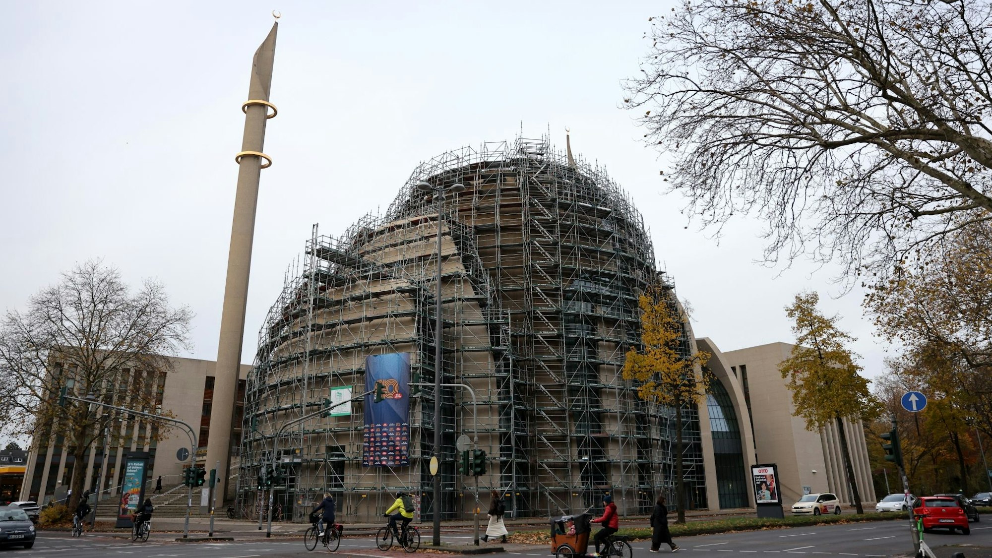 Die Moschee an der Inneren Kanalstraße ist derzeit eingerüstet.
