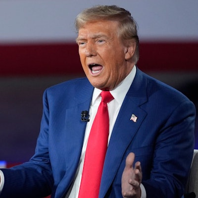 Experten befürchten, Trump würde in seiner nächsten Präsidentschaft die Pressefreiheit stark einschränken. Das betrifft vor allem Medien, die kritisch über ihn berichten. (Archivbild)