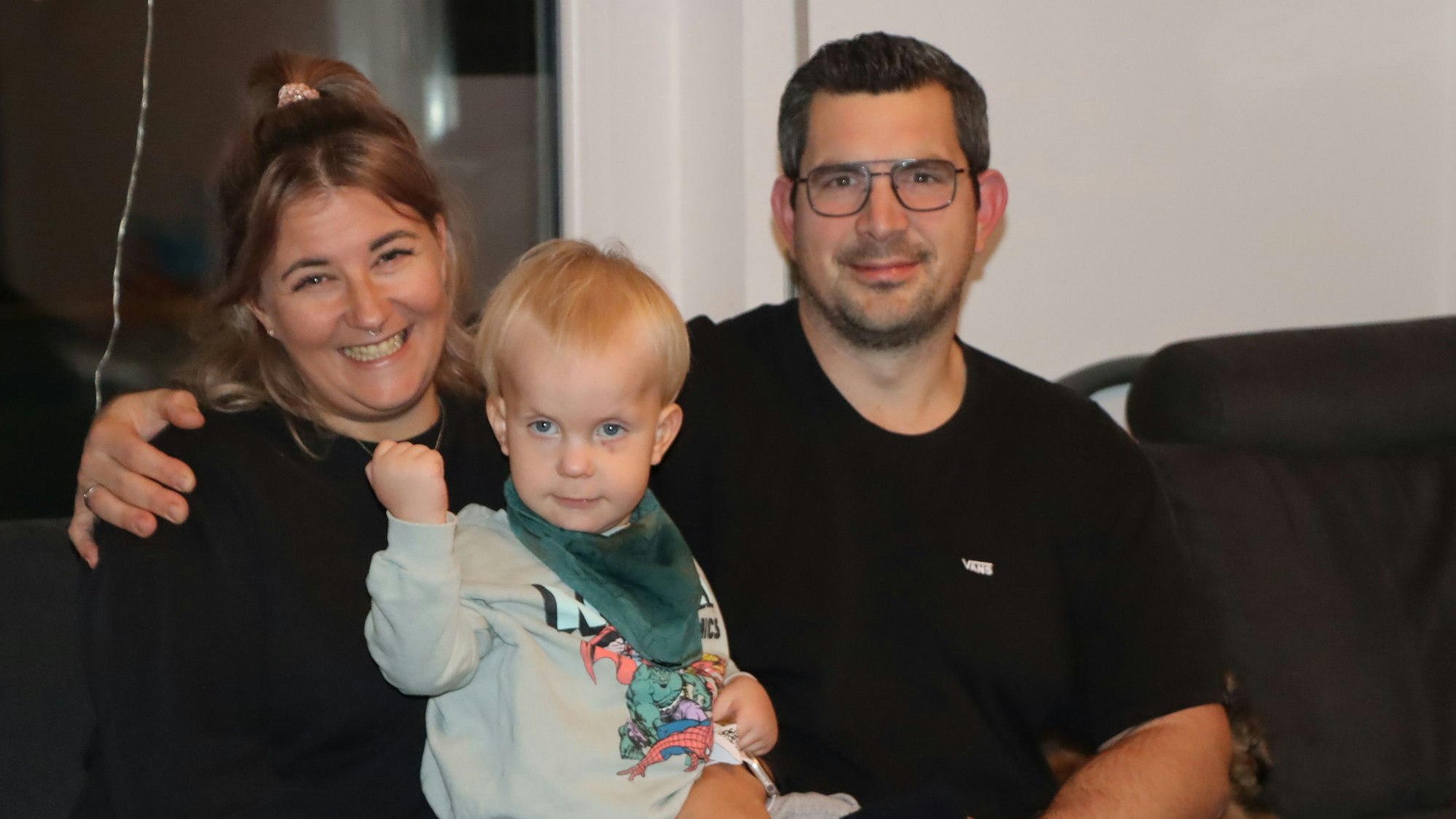 Roman und seine Frau Hanna Koch mit ihrem dreijährigen Sohn Richard.