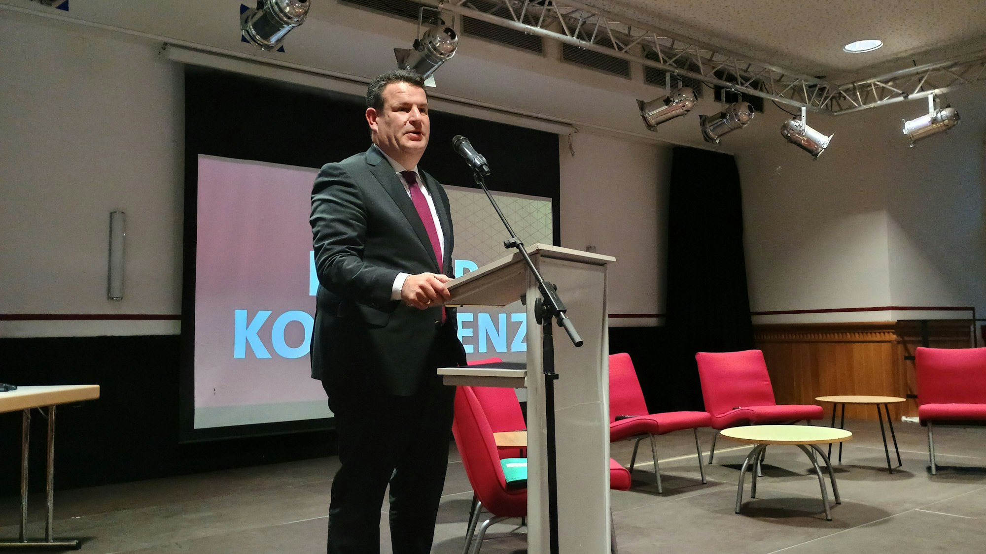 Das Foto zeigt Hubertus Heil am Rednerpult.