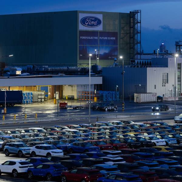 Elektroautos vom Typ Explorer und Capri stehen auf dem Werksgelände der Ford-Werke in Köln-Niehl.