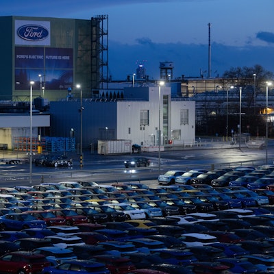 Köln: Elektroautos vom Typ Explorer stehen auf dem Werksgelände der Ford-Werke in Köln-Niehl.