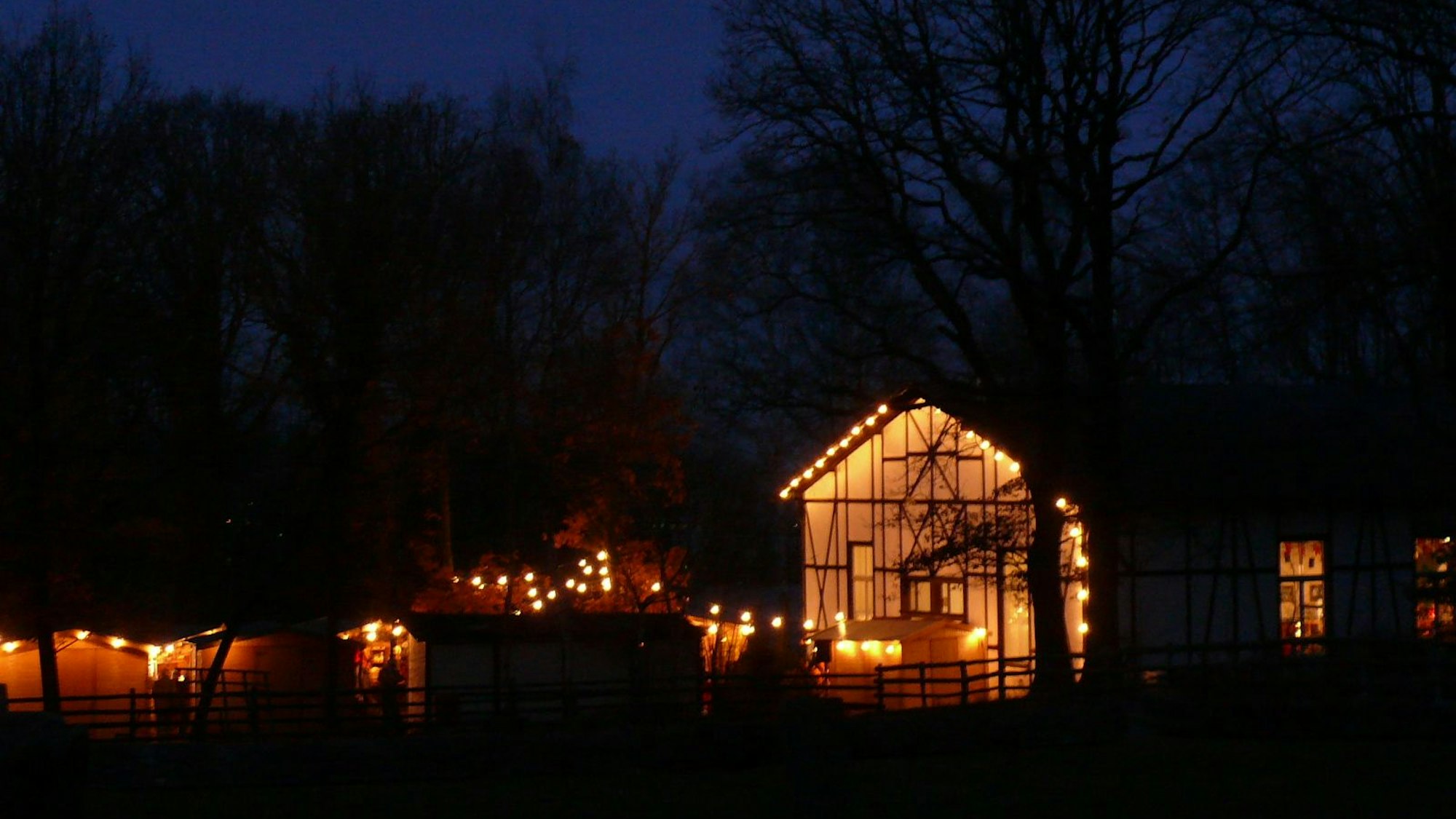 Zum Advent für alle Sinne lädt das Freilichtmuseum Kommern am ersten Adventswochenende ein.