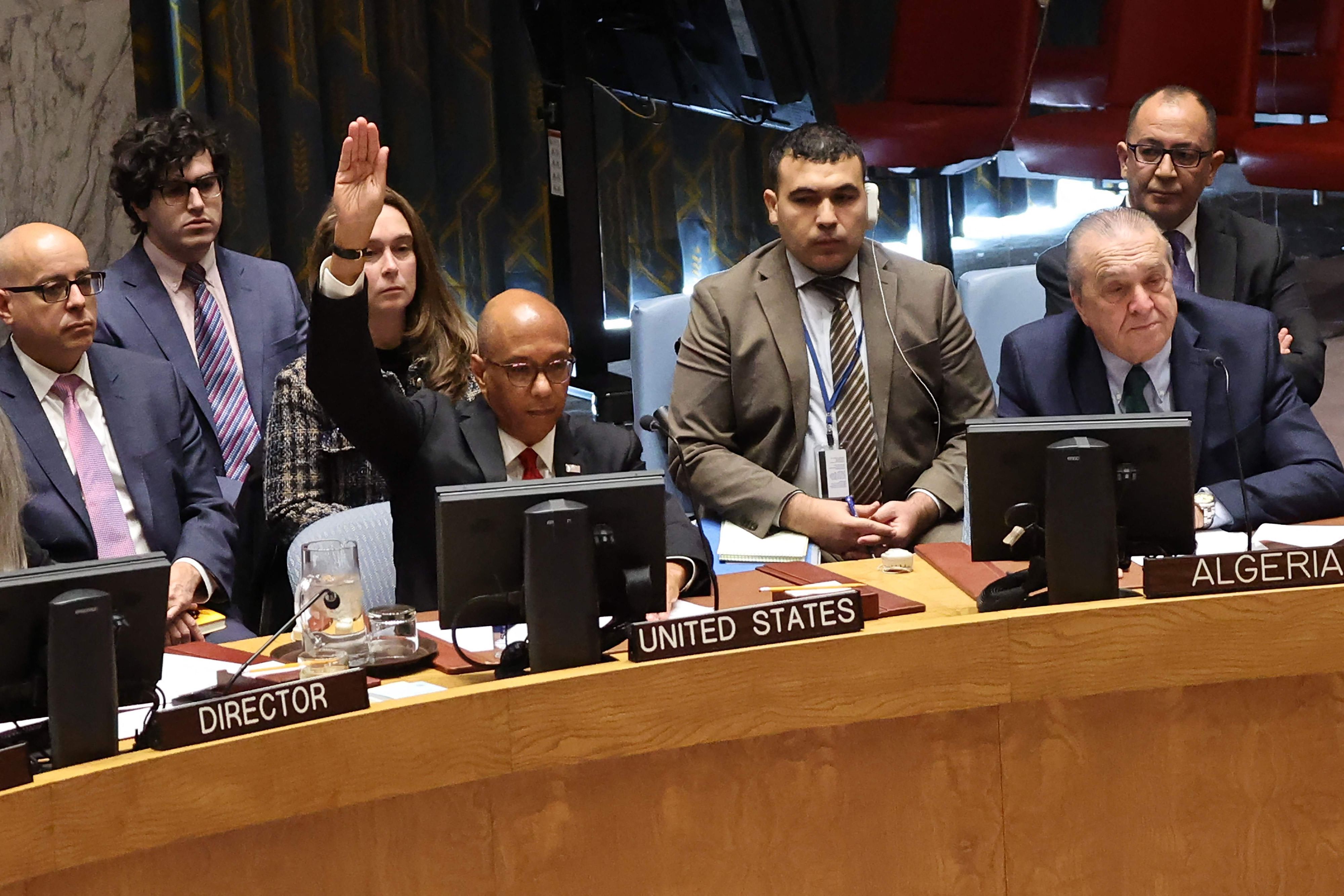 US-Repräsentant Robert Wood hebt seine Hand, um ein Veto gegen die UN-Resolution für eine sofortige Waffenruhe im Gazastreifen einzulegen.