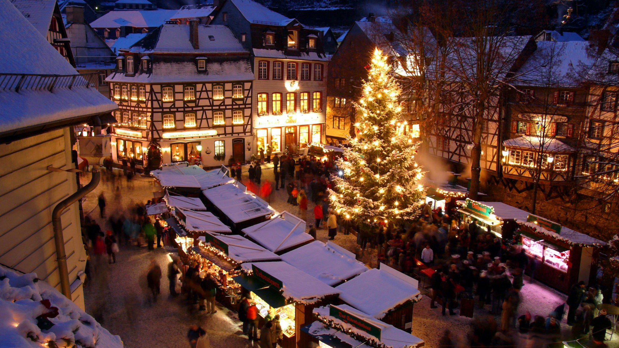 Ein besonderer Anziehungspunkt ist der Monschauer Weihnachtsmarkt