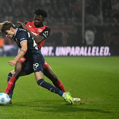 Angeschlagen: Bayer Leverkusen bangt um den Einsatz von Innenverteidiger Edmond Tapsoba.