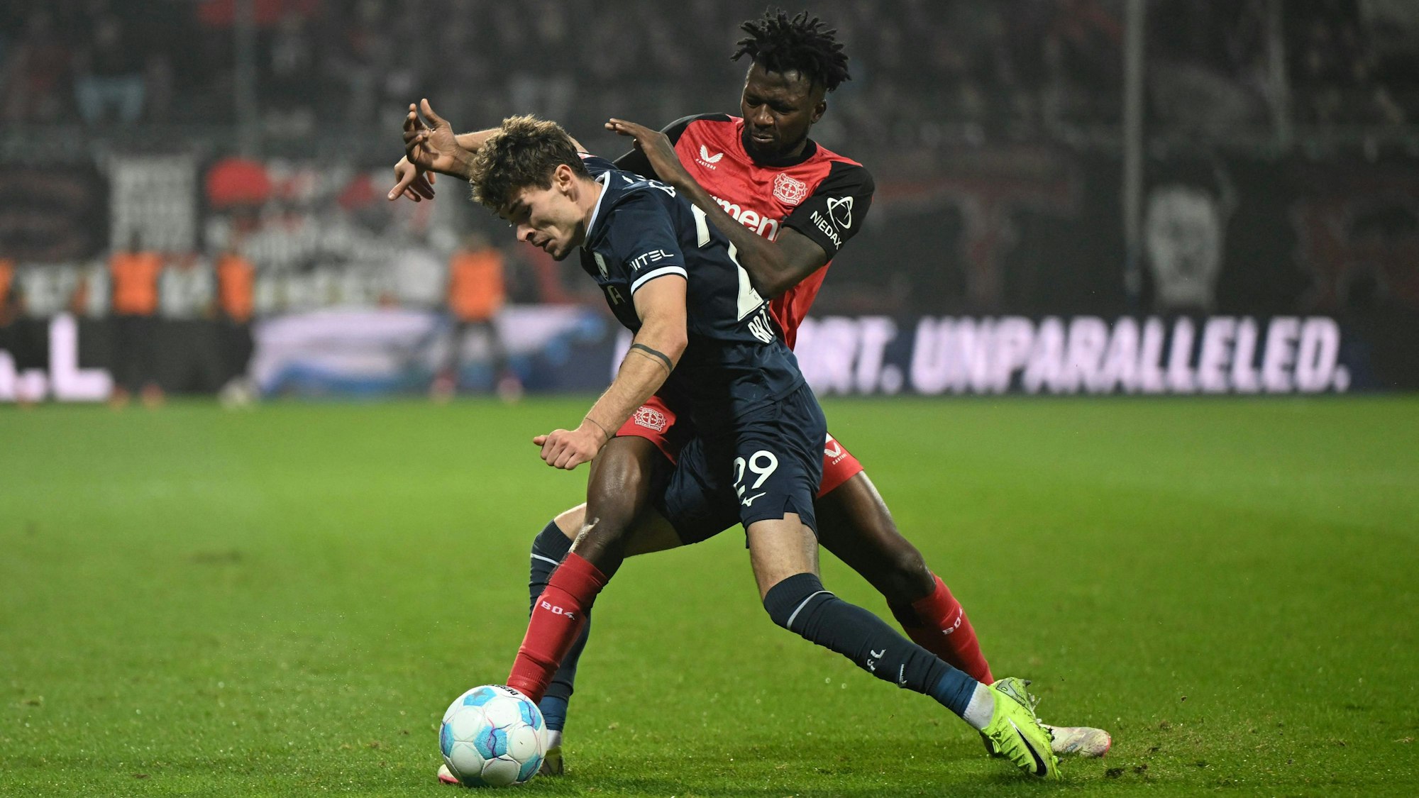 Angeschlagen: Bayer Leverkusen bangt um den Einsatz von Innenverteidiger Edmond Tapsoba.