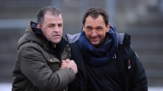 Fußball Regionalliga West 23.Spieltag: VfL Bochum II - Viktoria Köln am 15.02.2014 im Lohrheidestadion in Bochum Franz Wunderlich ( Sportchef Viktoria Köln ) - Claus-Dieter Wollitz ( Trainer Viktoria Köln ), rechts
Football third division West 23 Matchday VfL Bochum II Viktoria Cologne at 15 02 2014 in Lohr Heide stadium in Bochum Franz Wunderlich Sports Chief Viktoria Cologne Claus Dieter Wollitz team manager Viktoria Cologne right