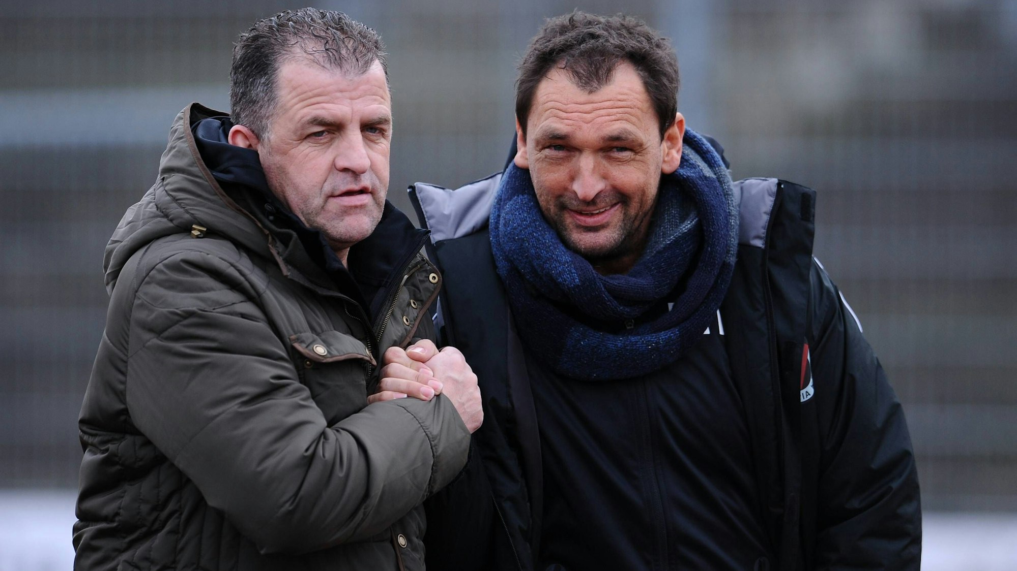Fußball Regionalliga West 23.Spieltag: VfL Bochum II - Viktoria Köln am 15.02.2014 im Lohrheidestadion in Bochum Franz Wunderlich ( Sportchef Viktoria Köln ) - Claus-Dieter Wollitz ( Trainer Viktoria Köln ), rechts
Football third division West 23 Matchday VfL Bochum II Viktoria Cologne at 15 02 2014 in Lohr Heide stadium in Bochum Franz Wunderlich Sports Chief Viktoria Cologne Claus Dieter Wollitz team manager Viktoria Cologne right