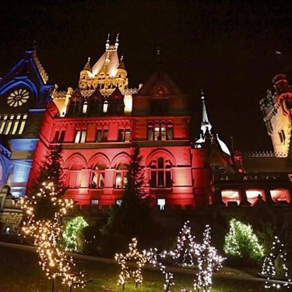 Schloss Drachenburg setzt anstelle von Kommerz in der Adventszeit auf Musik, Theater und Geschichten
