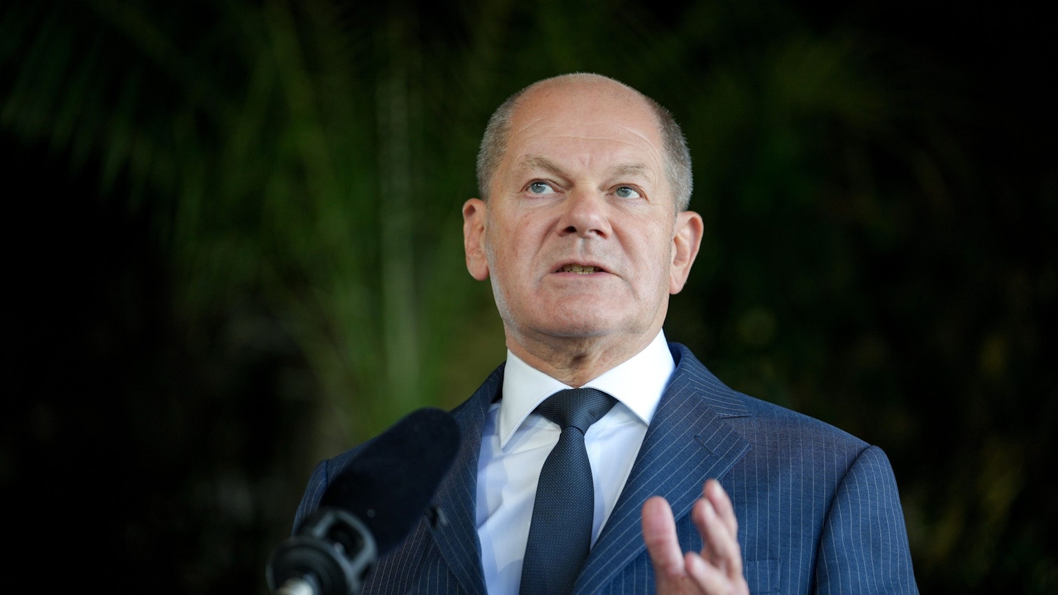 Bundeskanzler Olaf Scholz (SPD) gibt zum Abschluss des G20-Gipfels eine Pressekonferenz.