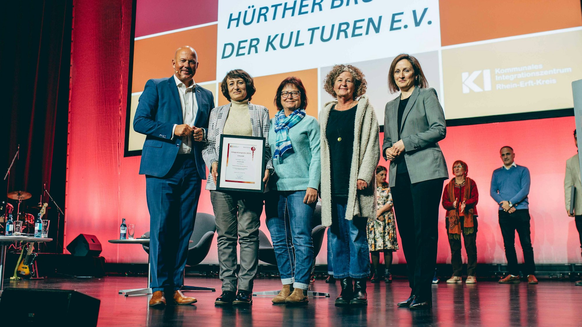 Die Hürther Brücke der Kulturen wurde für ihre interkulturellen Angebote mit einem der zweiten Plätze des Integrationspreises ausgezeichnet.