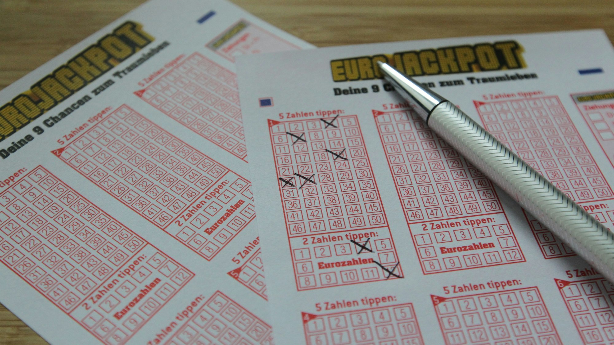 Im Rhein-Sieg-Kreis wird ein Lottogewinner gesucht, der am Dienstagabend im Eurojackpot 2,6 Millionen Euro gewonnen hat.