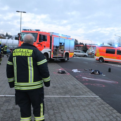 Der Unfall geschah auf dem Edeka-Parkplatz an der Kölner Straße.