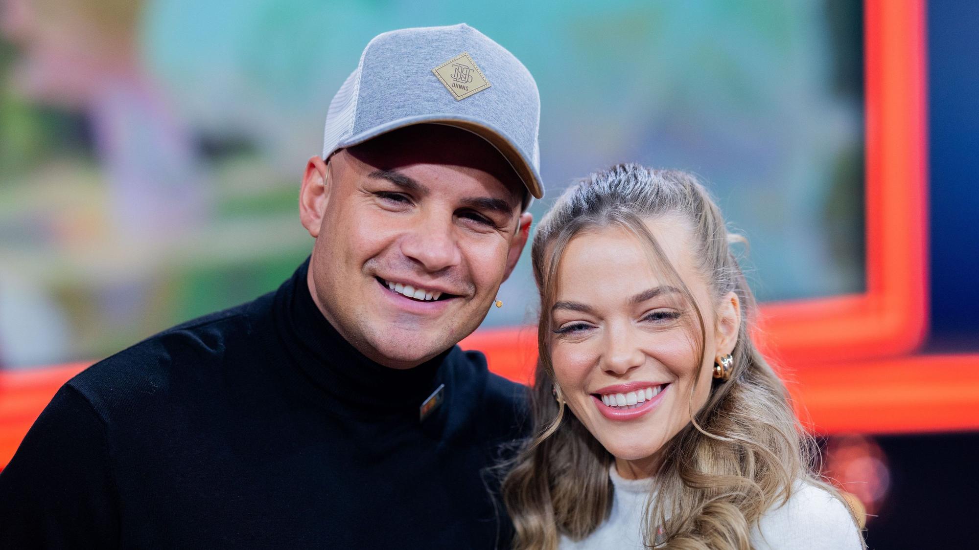 Pietro Lombardi und seine Verlobte Laura Maria Rypa bei einem TV-Auftritt.