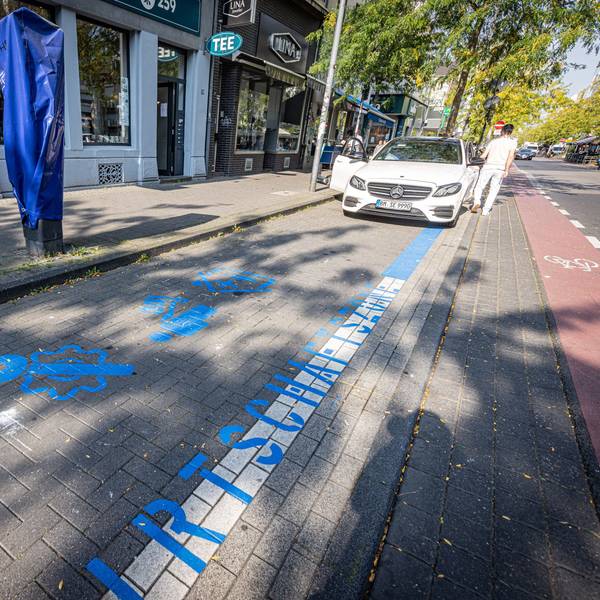 Spezielle Parkplätze sind für Handwerker oder Pflegedienste reserviert.
